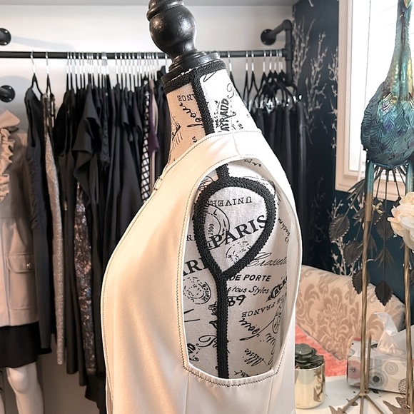 STUNNING, ZARA white cape. In size M - Picture 5 of 15